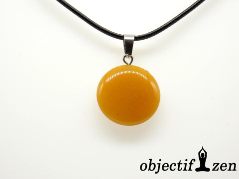 pendentif galet calcédoine orange objectif-zen