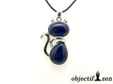 pendentif chat pierre de sable bleu objectif-zen