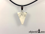 objectif zen pendentif triangle howlite blanche